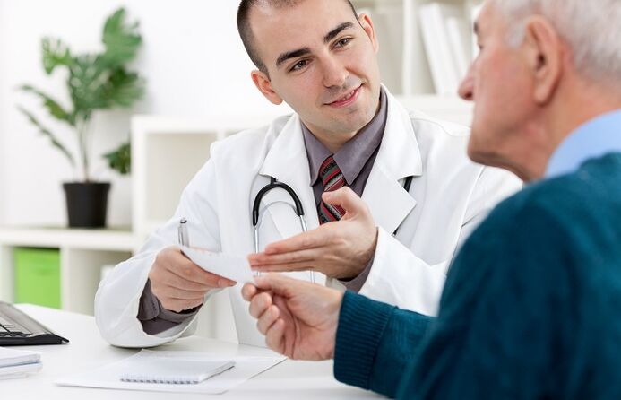 il medico prescrive farmaci per la prostatite