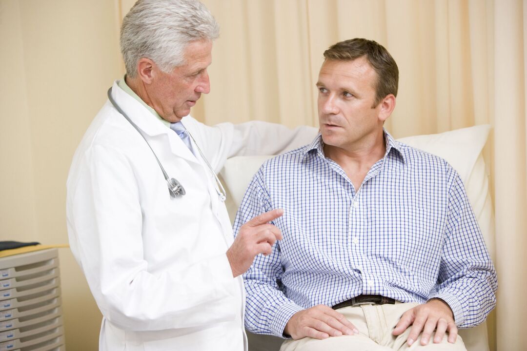 Esami e consultazioni con un medico aiuteranno un uomo a diagnosticare e curare la prostatite in modo tempestivo. 