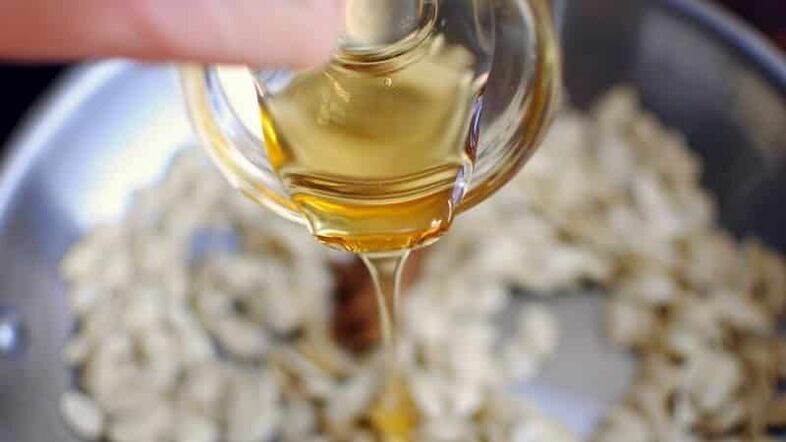 Il miele raddoppia l'effetto curativo dei semi di zucca, alleviando i sintomi della prostatite